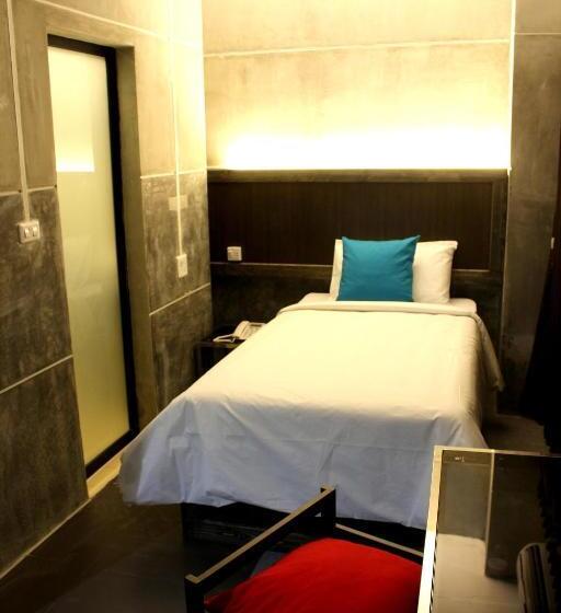 اتاق اکونومی یک تخته, Bangkok 68