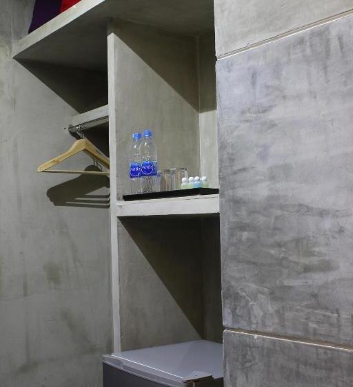 Economy Triple Room, Bangkok 68