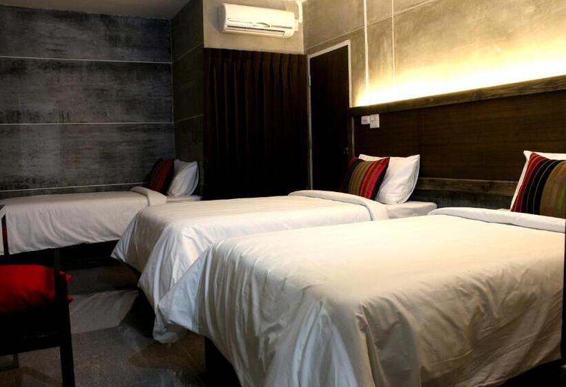 Economy Triple Room, Bangkok 68