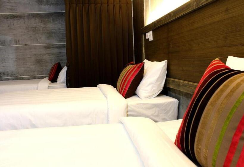 Economy Triple Room, Bangkok 68