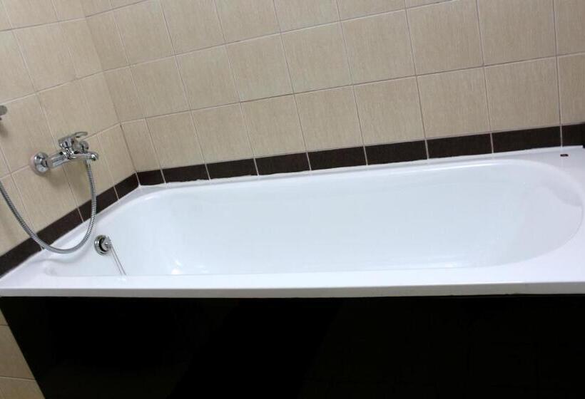 اتاق خانوادگی, Bangkok 68