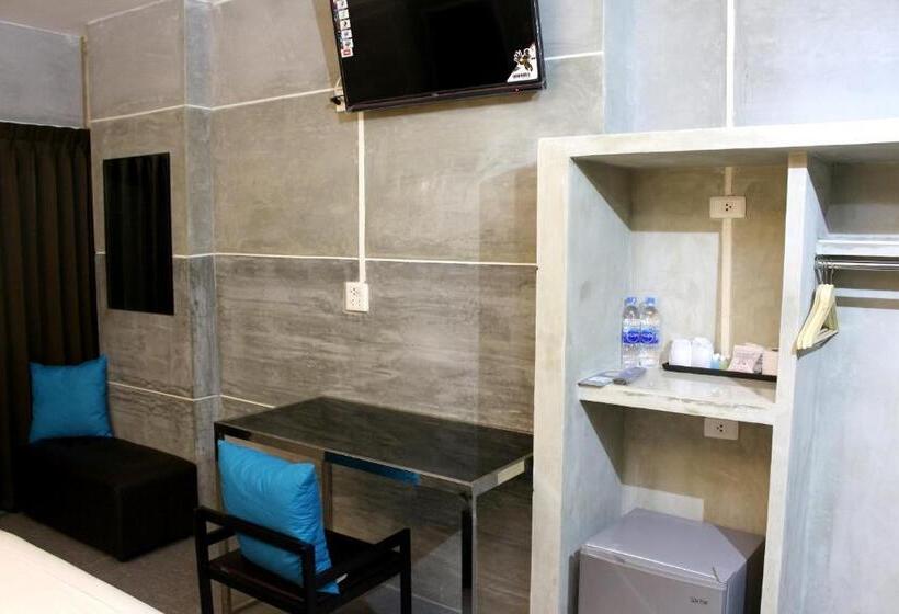 اتاق سوپریور سه تخته, Bangkok 68