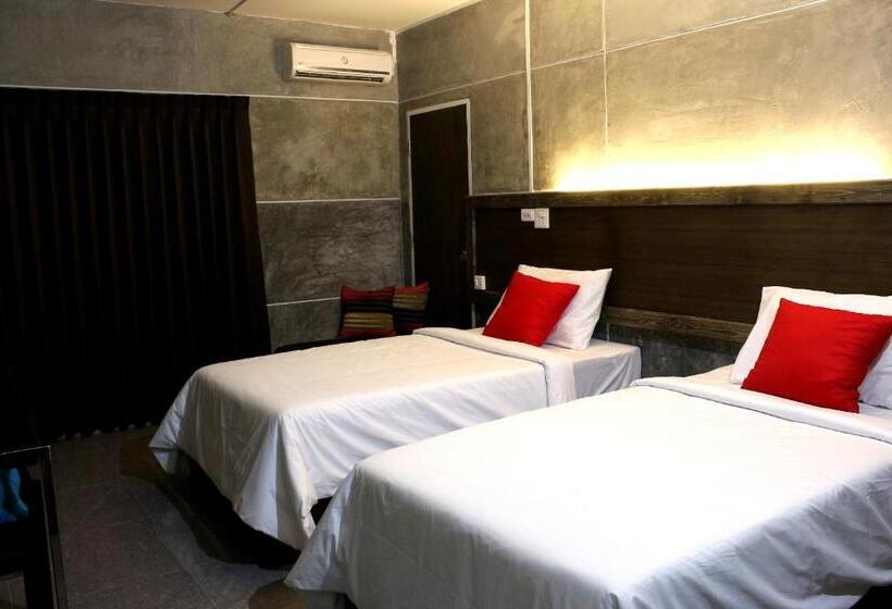 اتاق سوپریور سه تخته, Bangkok 68