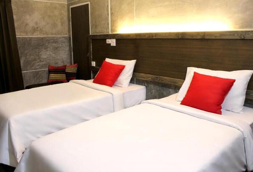 اتاق سوپریور سه تخته, Bangkok 68