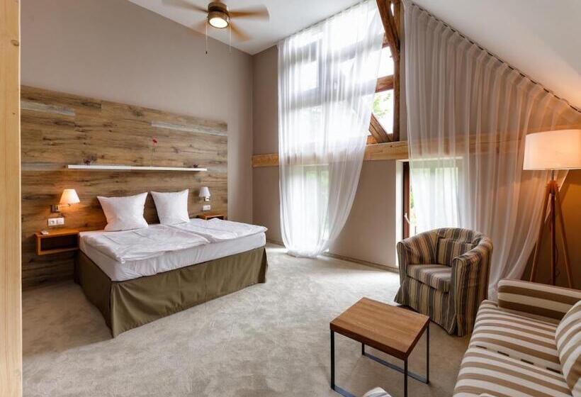 סוויטת ג'וניור, Cihelny Golf & Wellness Resort