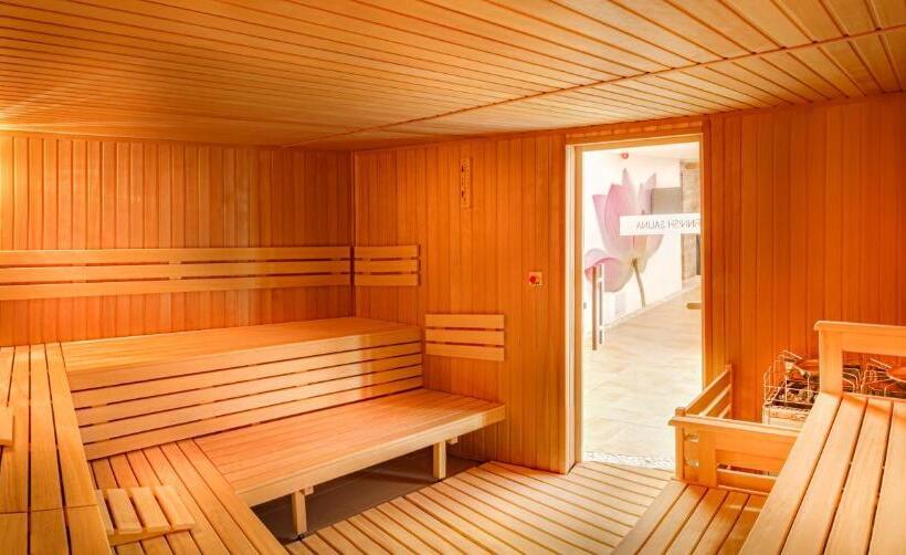 סוויטת ג'וניור, Cihelny Golf & Wellness Resort