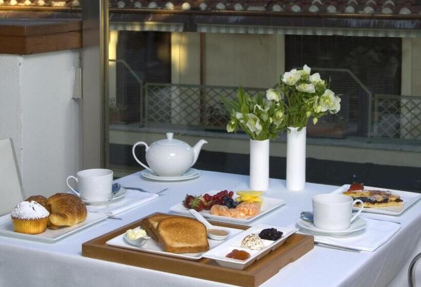 اتاق لوکس, Corso 12  Roma