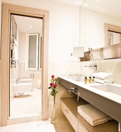 اتاق لوکس سه تخته, Corso 12  Roma