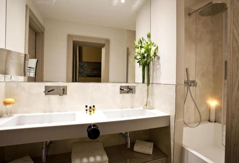 اتاق لوکس سه تخته, Corso 12  Roma