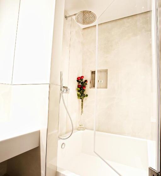 اتاق لوکس سه تخته, Corso 12  Roma