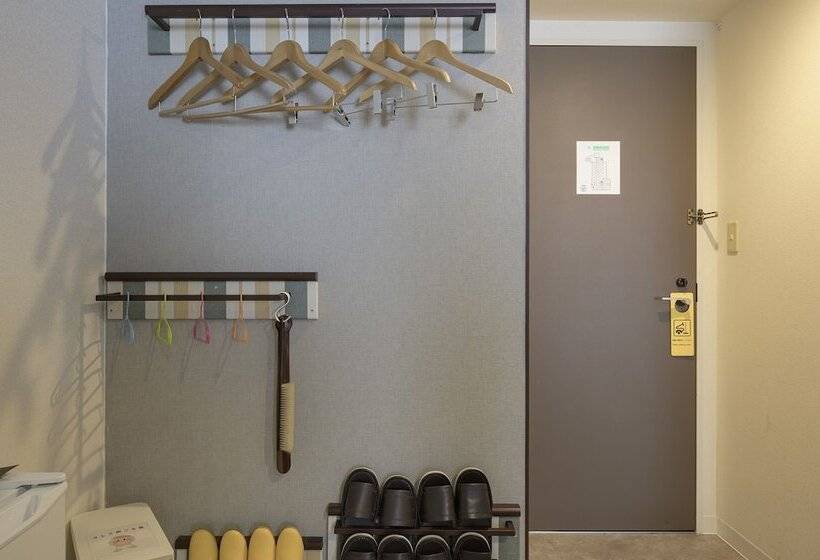 غرفة عائلية, Edel Warme