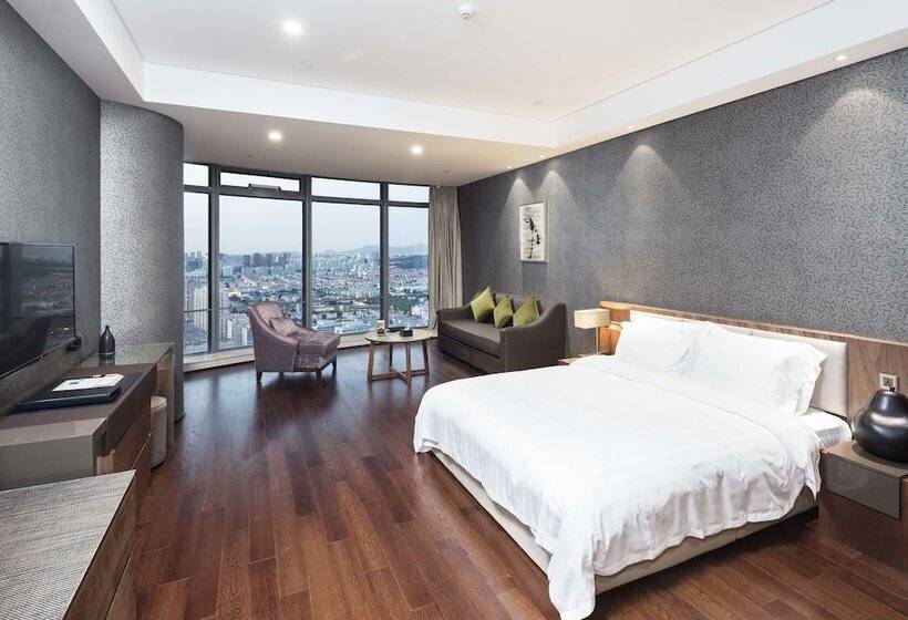 Номер Deluxe, Grand Madison Qingdao Harbourview Central（former Qingdao Farglory ）