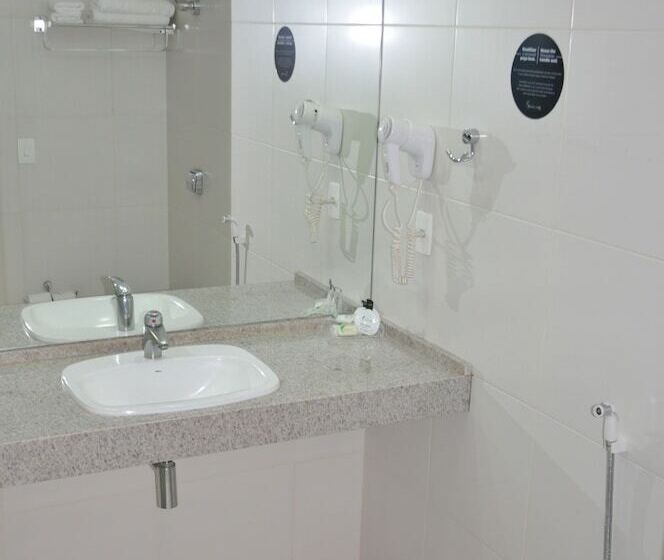 豪华三人间, Indaia Park