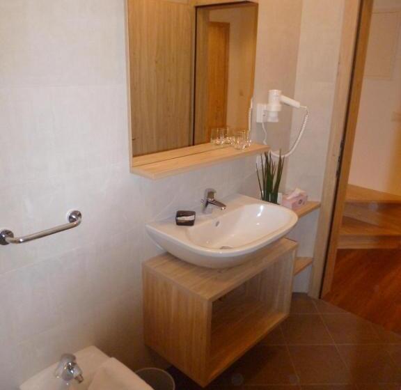 חדר קומפורט, Mair