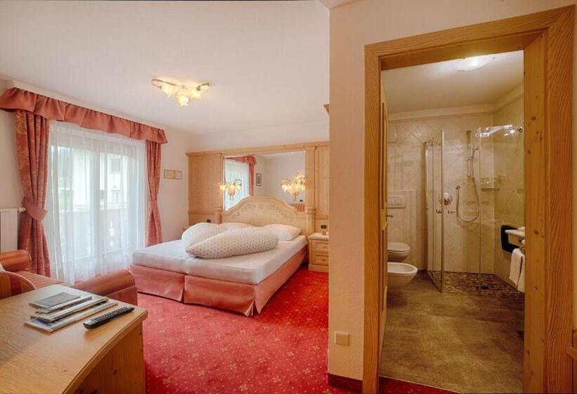 חדר קומפורט, Mair