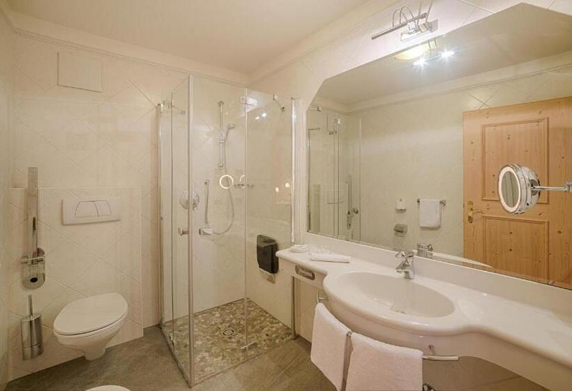 חדר קומפורט, Mair