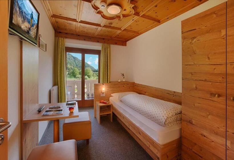 חדר סטנדרט יחיד, Mair