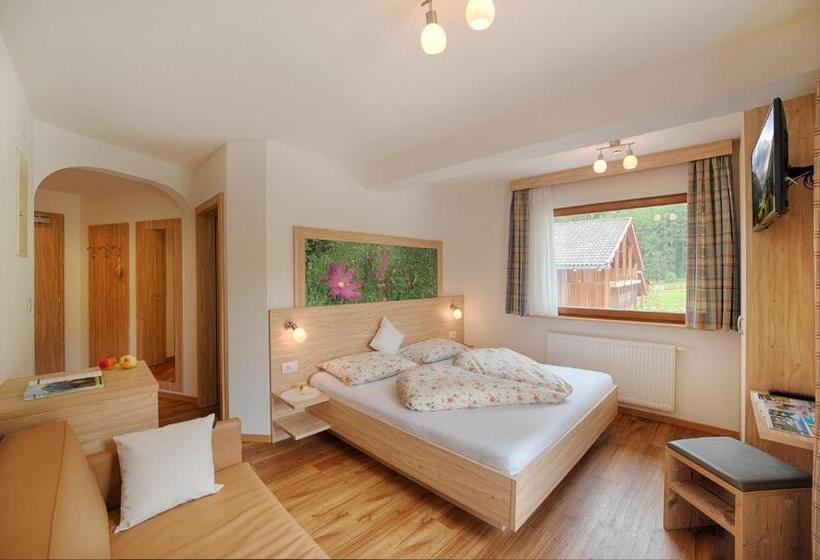 חדר קומפורט, Mair