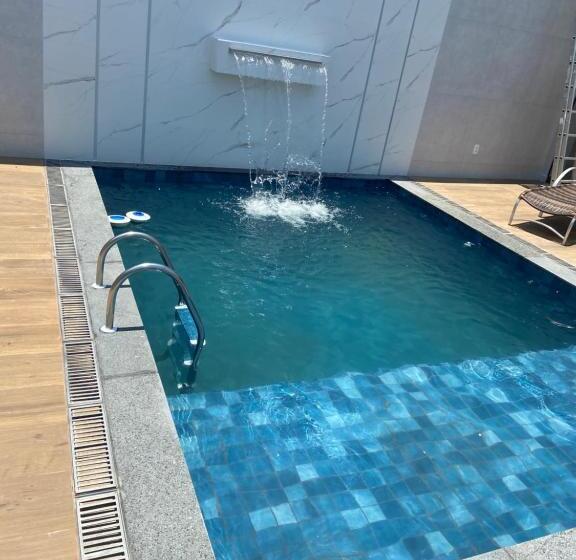 غرفة قياسية, Marlin Azul