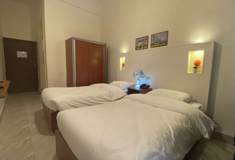 اتاق استاندارد سه نفره, New Park