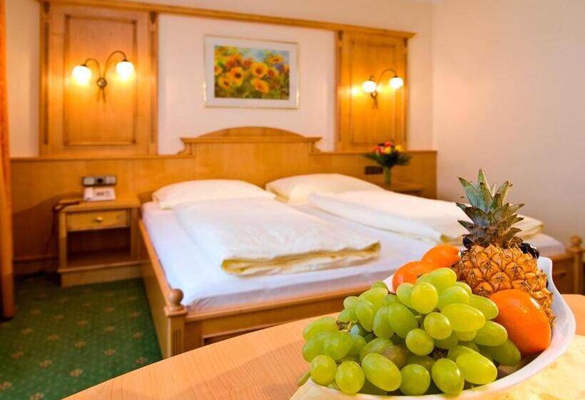 اتاق استاندارد با بالکن, Riedl