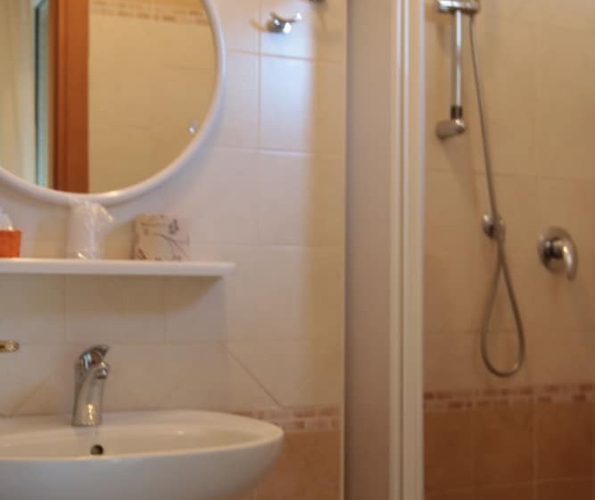 اتاق استاندارد سه نفره, Senyor