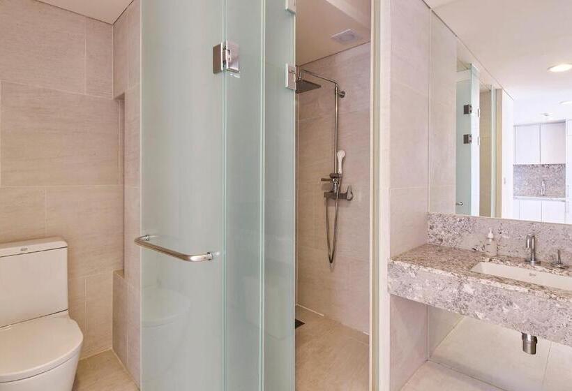 スタンダードルーム, The Island Blue