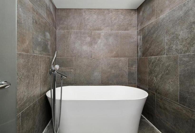 ロイヤルスイート, The Island Blue