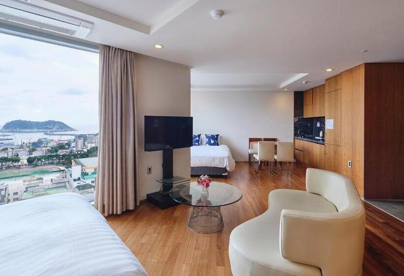 ロイヤルスイート, The Island Blue