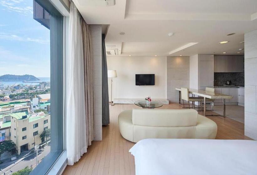 オーシャンビュースタンダードルーム, The Island Blue