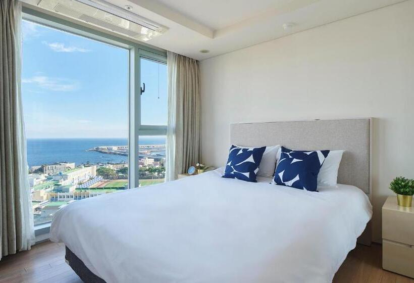 オーシャンビュースタンダードルーム, The Island Blue