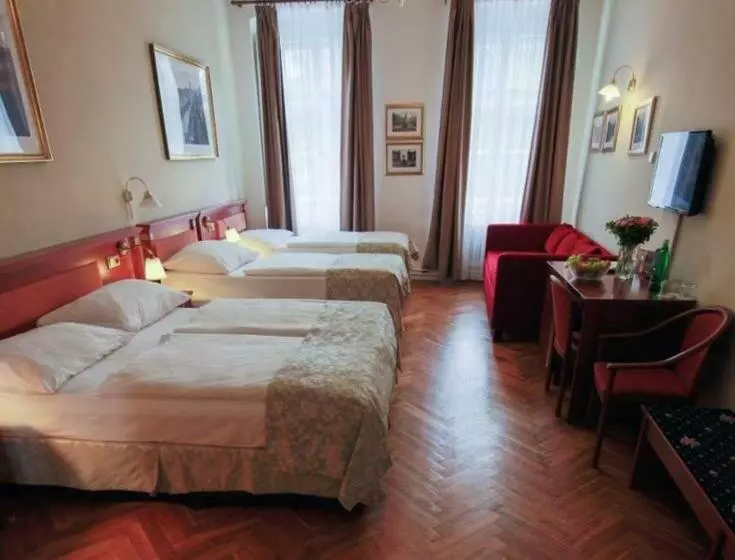 Standard Neljän Hengen Huone, Wenceslas Square Hotel Czech Leading Hotels