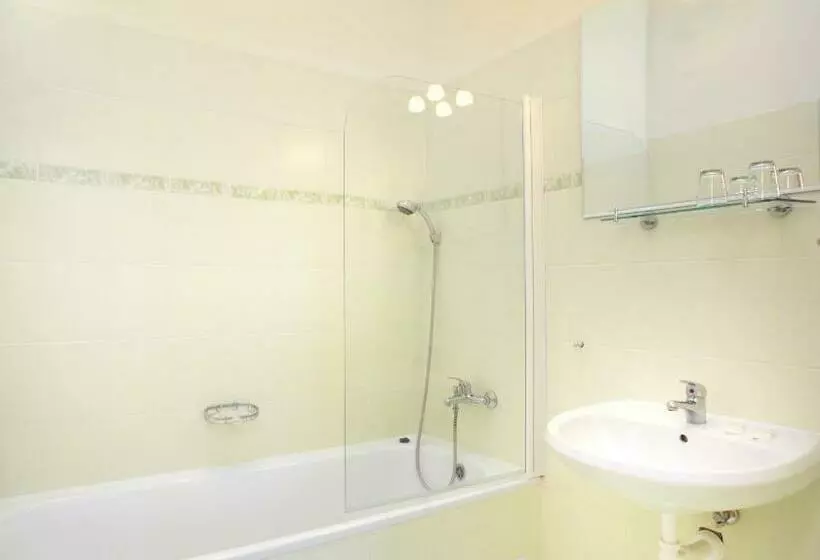 Standard Neljän Hengen Huone, Wenceslas Square Hotel Czech Leading Hotels