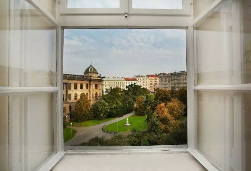 Standard Neljän Hengen Huone, Wenceslas Square Hotel Czech Leading Hotels
