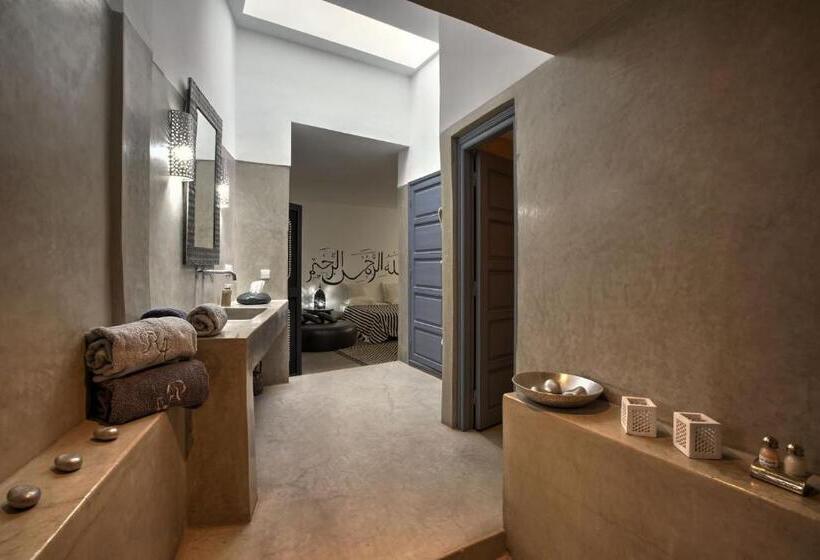 سوییت, Riad Awa