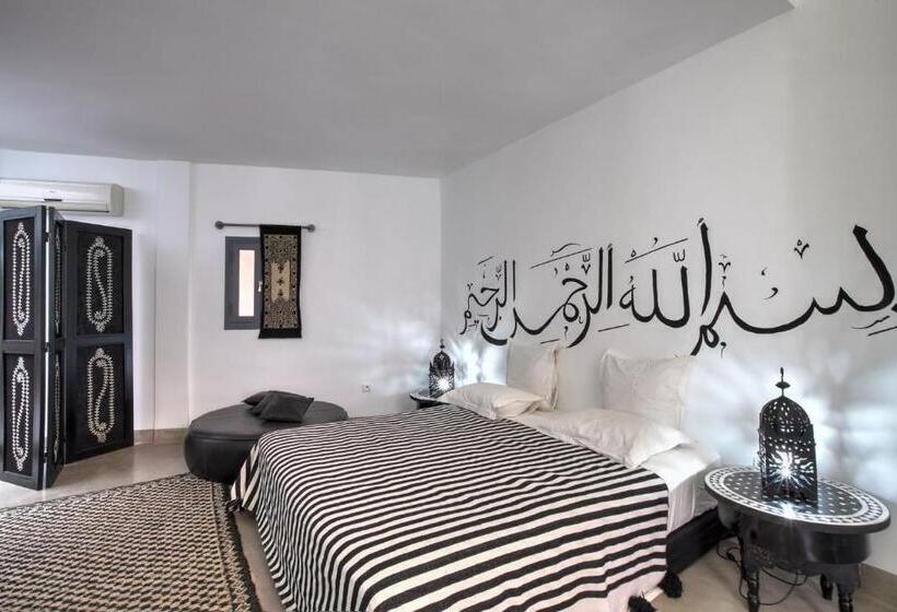 سوییت, Riad Awa