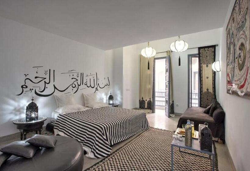 سوییت, Riad Awa