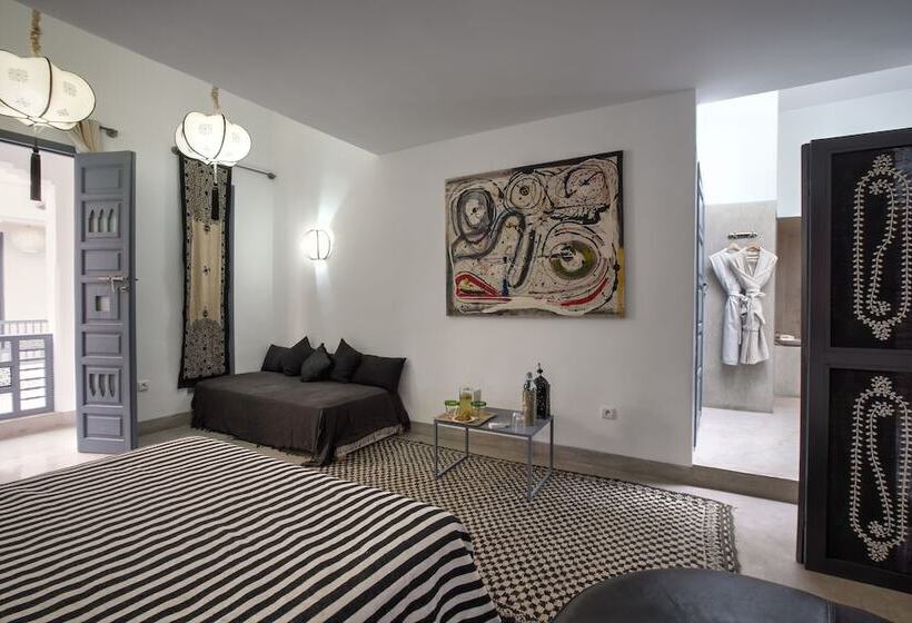 سوییت, Riad Awa