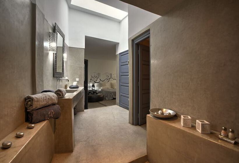 سوییت, Riad Awa