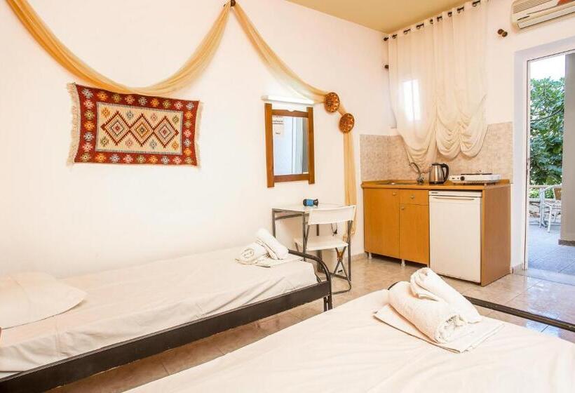 استودیوی استاندارد, Vickys Studios Faliraki