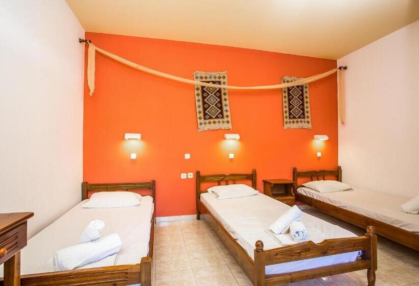 إستوديو قياسى, Vickys Studios Faliraki