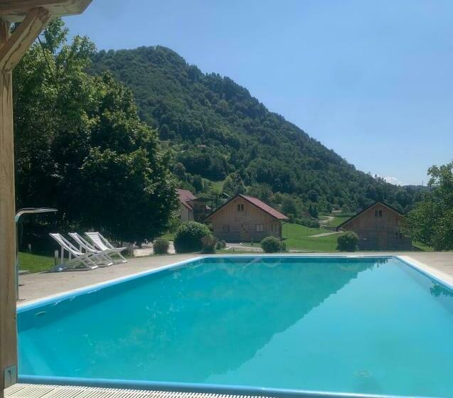 اتاق کلاسیک سه تخته, Glamping Laško