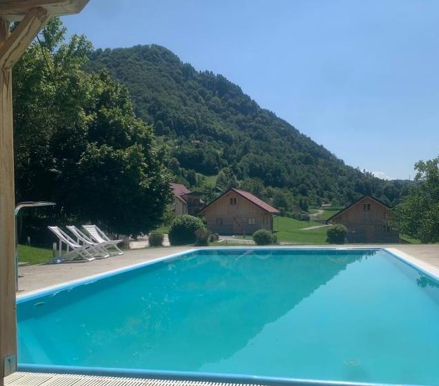 سوییت با چشم‌انداز باغ, Glamping Laško