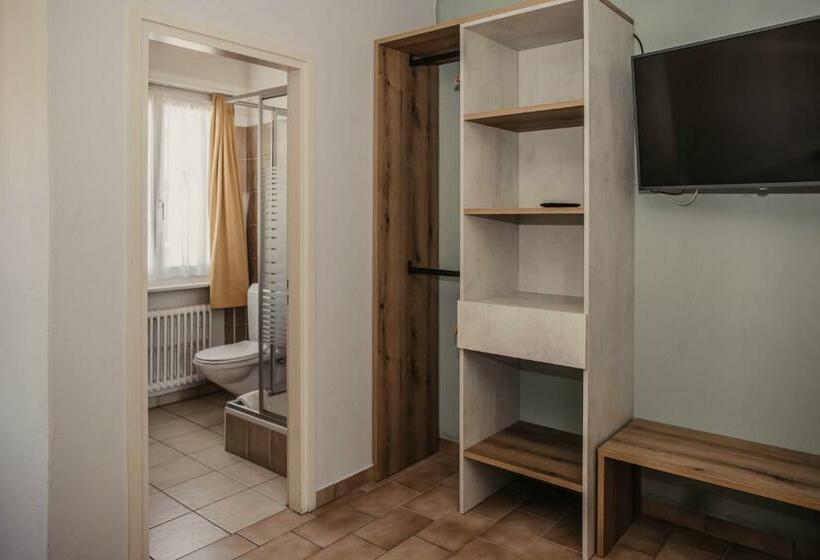 חדר סטנדרט נוף לאגם, Albergo Ristorante Al Portico