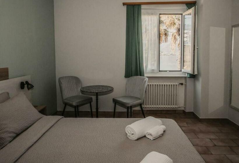 חדר סטנדרט נוף לאגם, Albergo Ristorante Al Portico