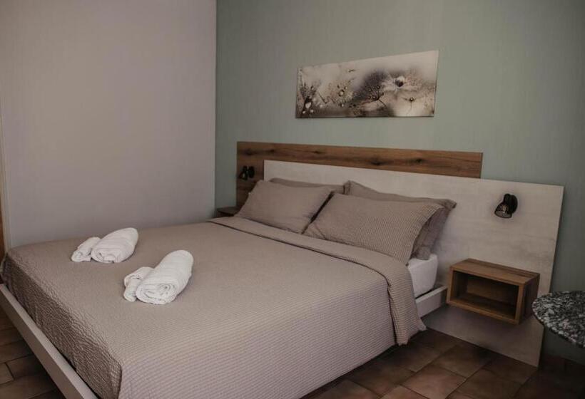 Standard room with outdoor bath, Albergo Ristorante Al Portico