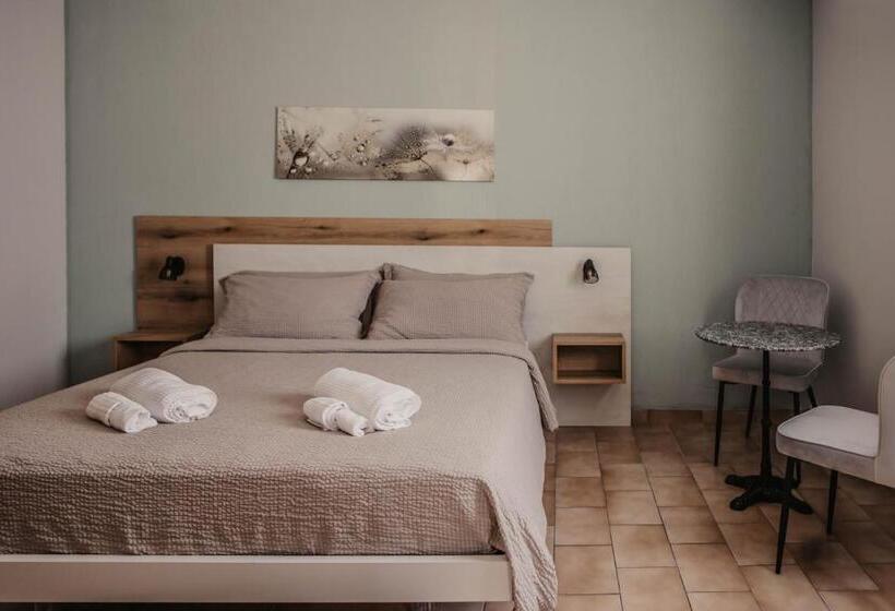 Standard room with outdoor bath, Albergo Ristorante Al Portico