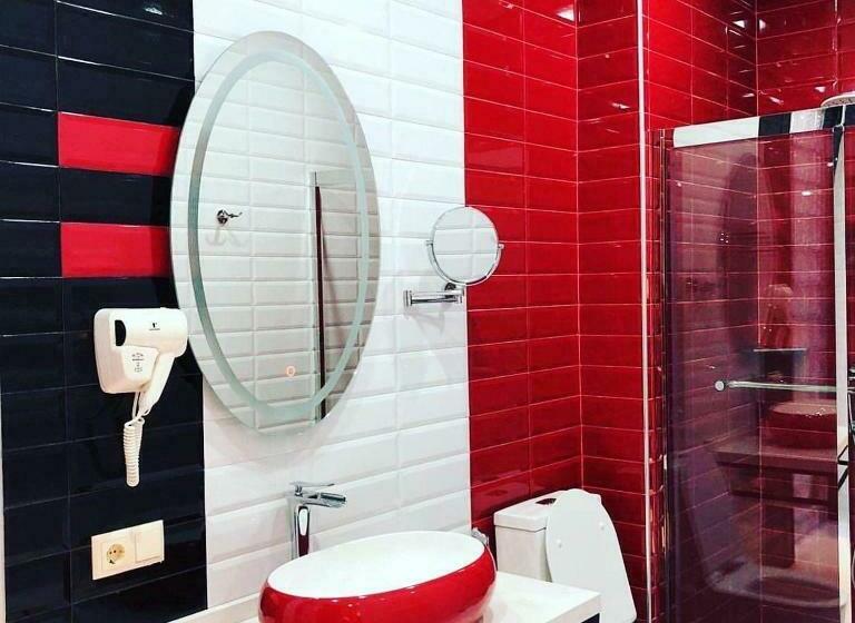 اتاق لوکس با بالکن, Otakhebi