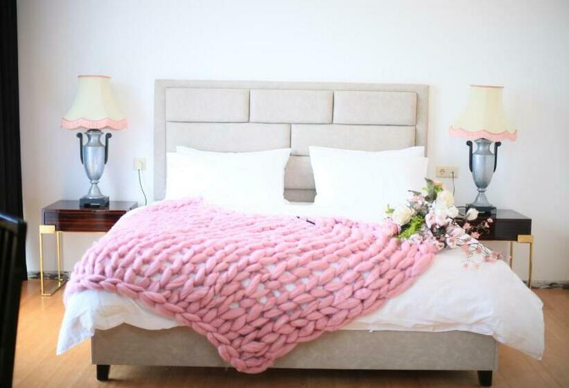 اتاق لوکس با بالکن, Otakhebi