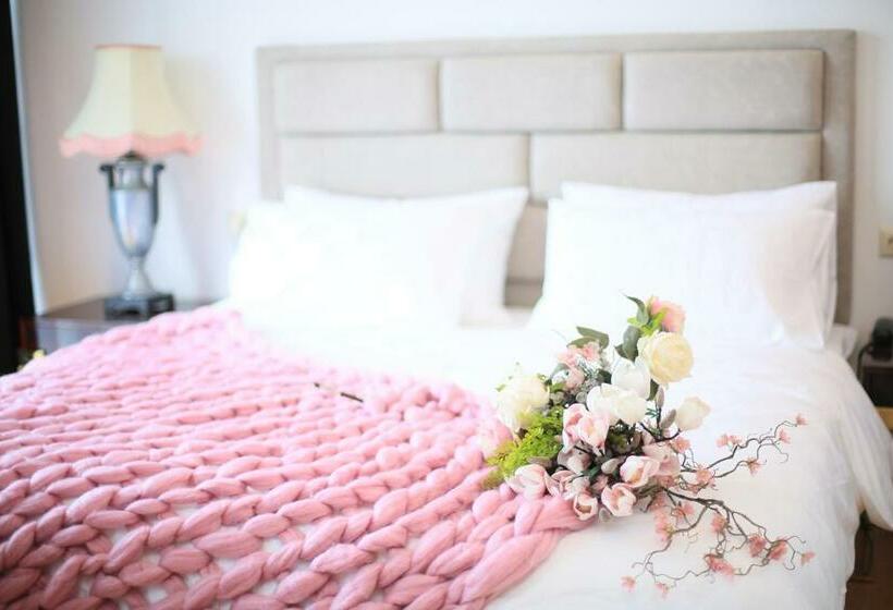 اتاق لوکس با بالکن, Otakhebi